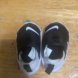 Nike Infant Shoes Black And White Size 2c NEVER BEEN WORN